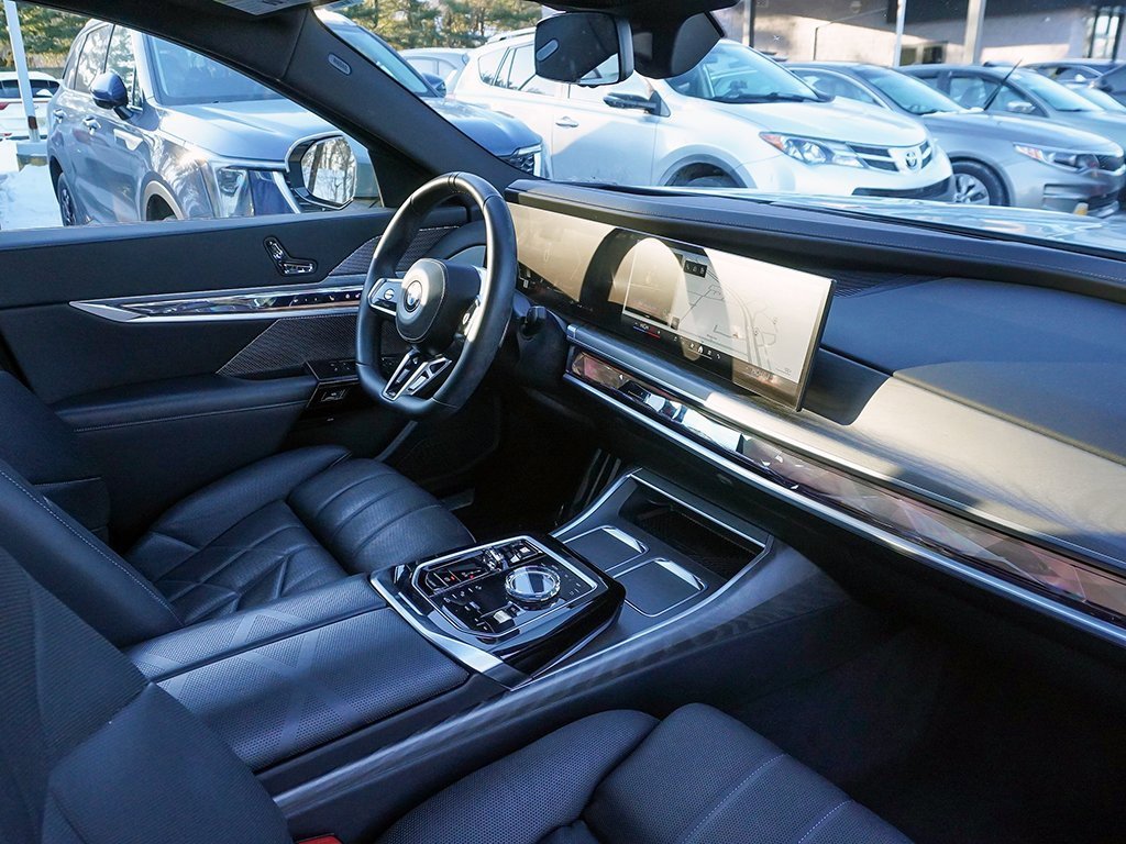 Used 2023 BMW 760i xDrive w/ Parking Assistance Package image 34