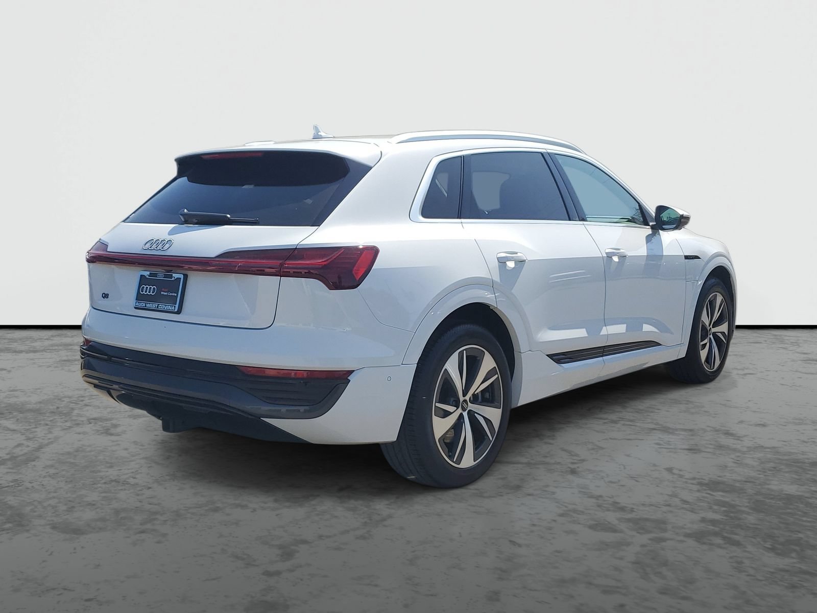 Used 2024 Audi Q8 e-tron Premium Plus w/ Premium Plus Package AWD/4WD image 4