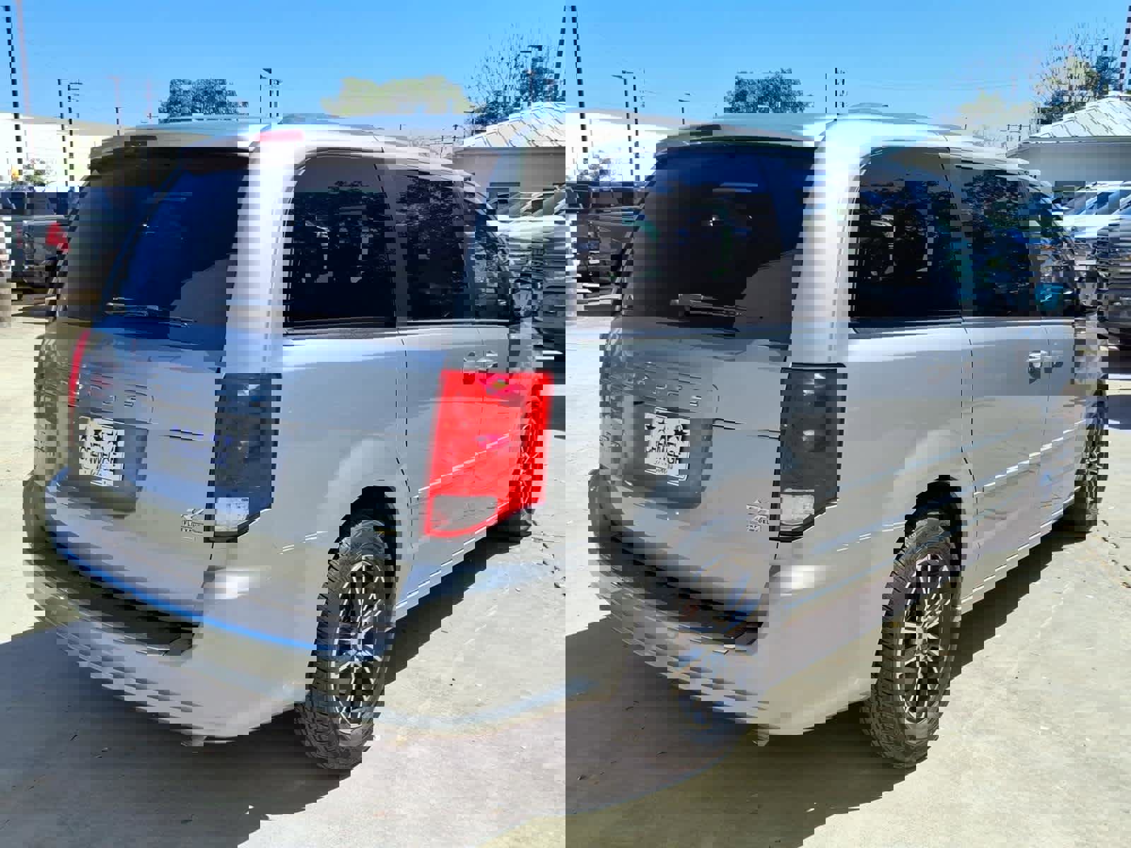 Used 2016 Dodge Grand Caravan R/T image 28