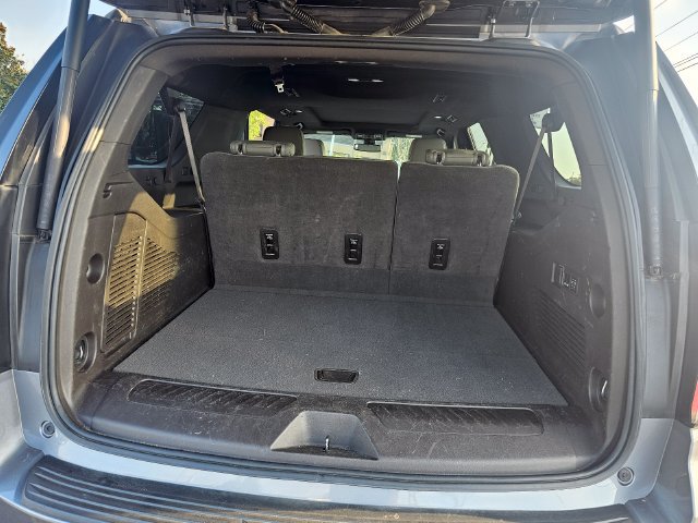 Used 2022 Chevrolet Suburban LT w/ Luxury Package AWD/4WD image 14