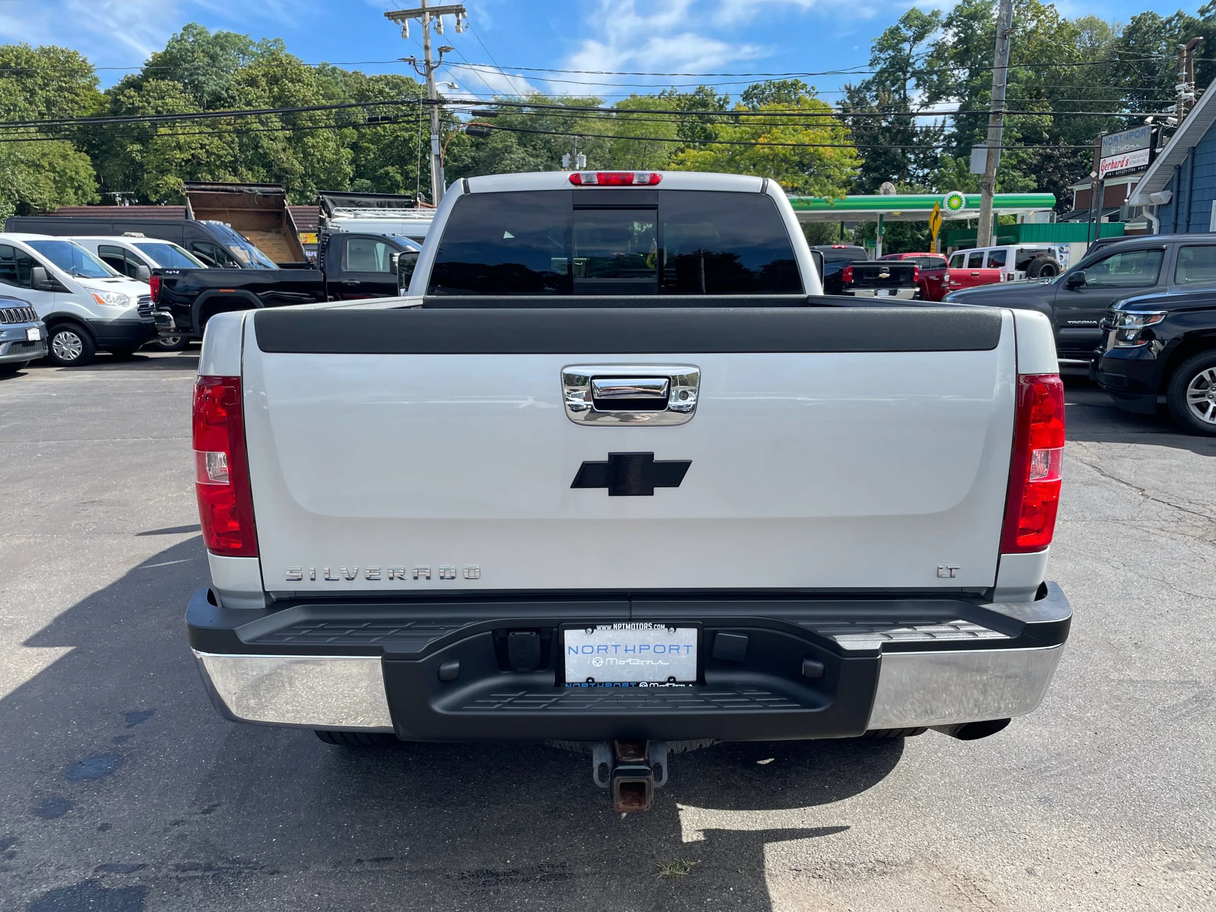 Used 2010 Chevrolet Silverado 2500 LT w/ Interior Plus Package AWD/4WD image 4