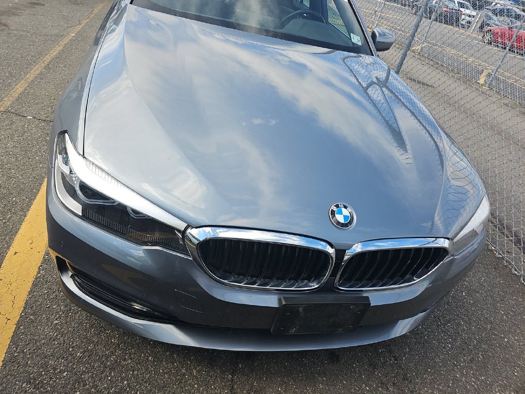 Used 2019 BMW 530e xDrive w/ Convenience Package AWD/4WD image 3