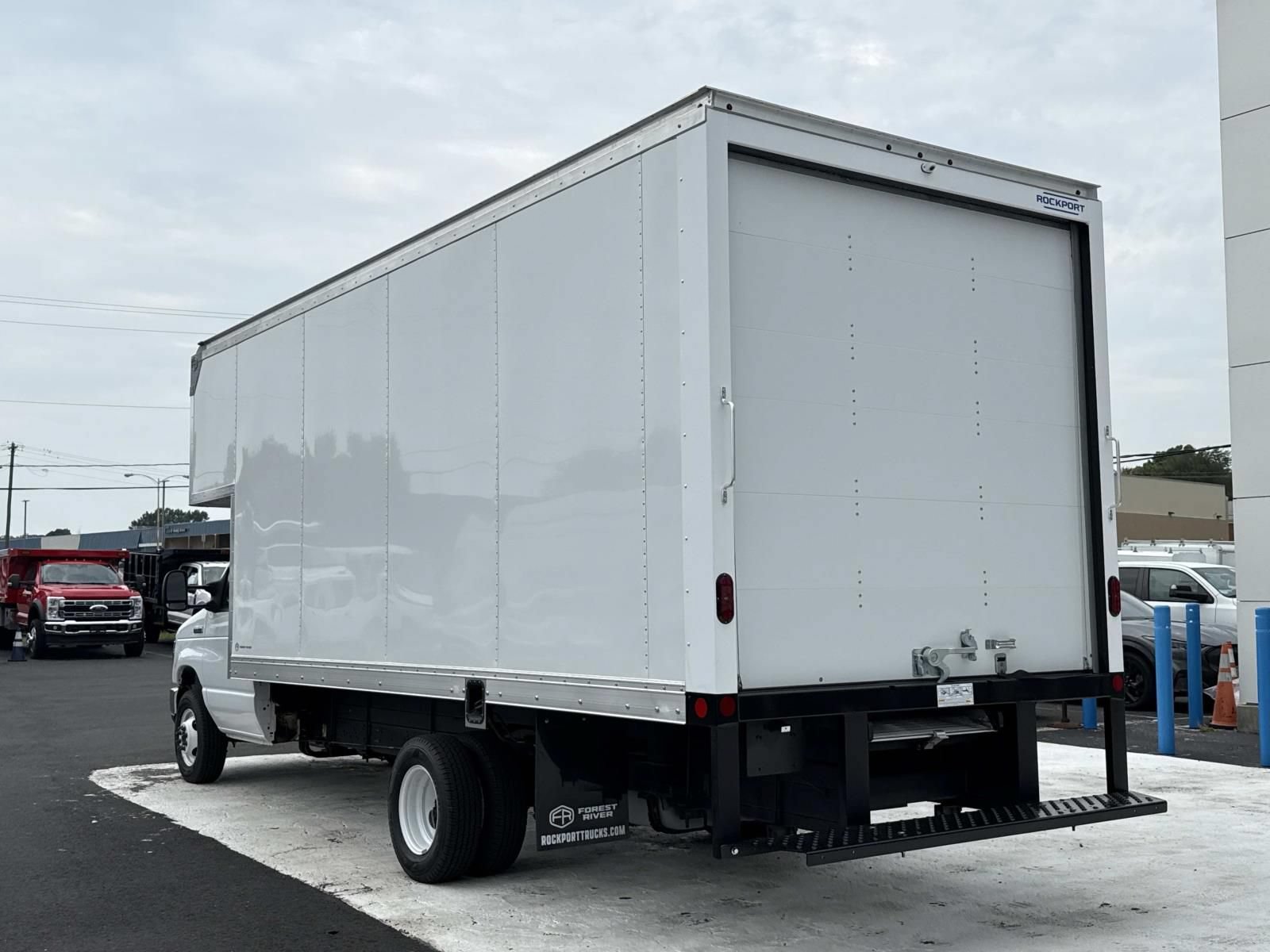 New 2027 Ford E-450 and Econoline 450 Super Duty w/ Power Equipment Group RWD image 5
