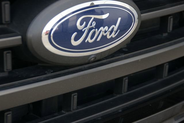 Used 2021 Ford F150 Lariat w/ Equipment Group 502A High image 8