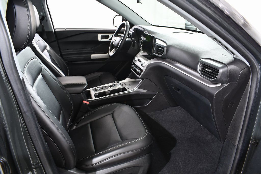 Used 2022 Ford Explorer XLT w/ Equipment Group 202A image 10