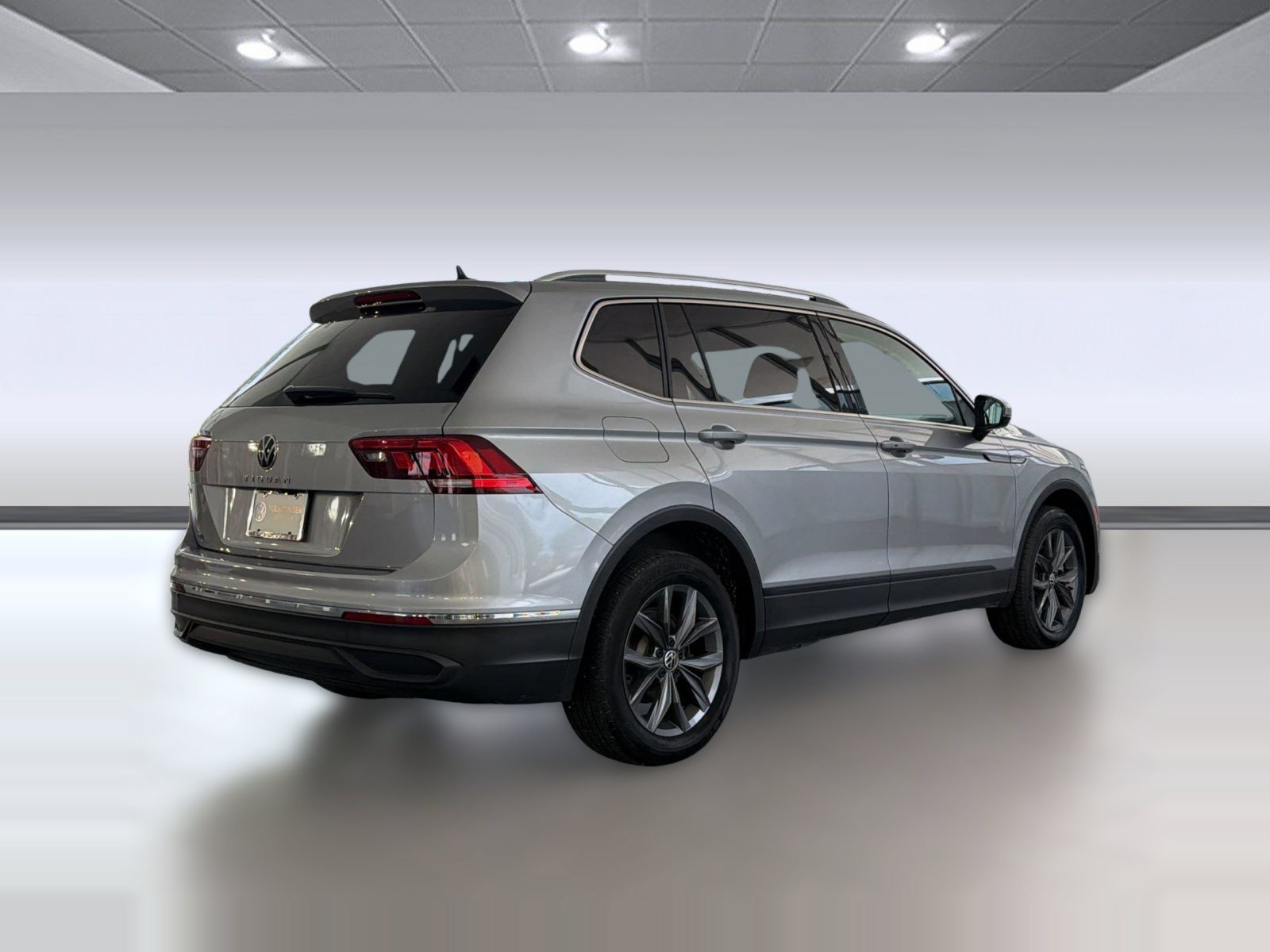 Used 2022 Volkswagen Tiguan SE FWD image 9