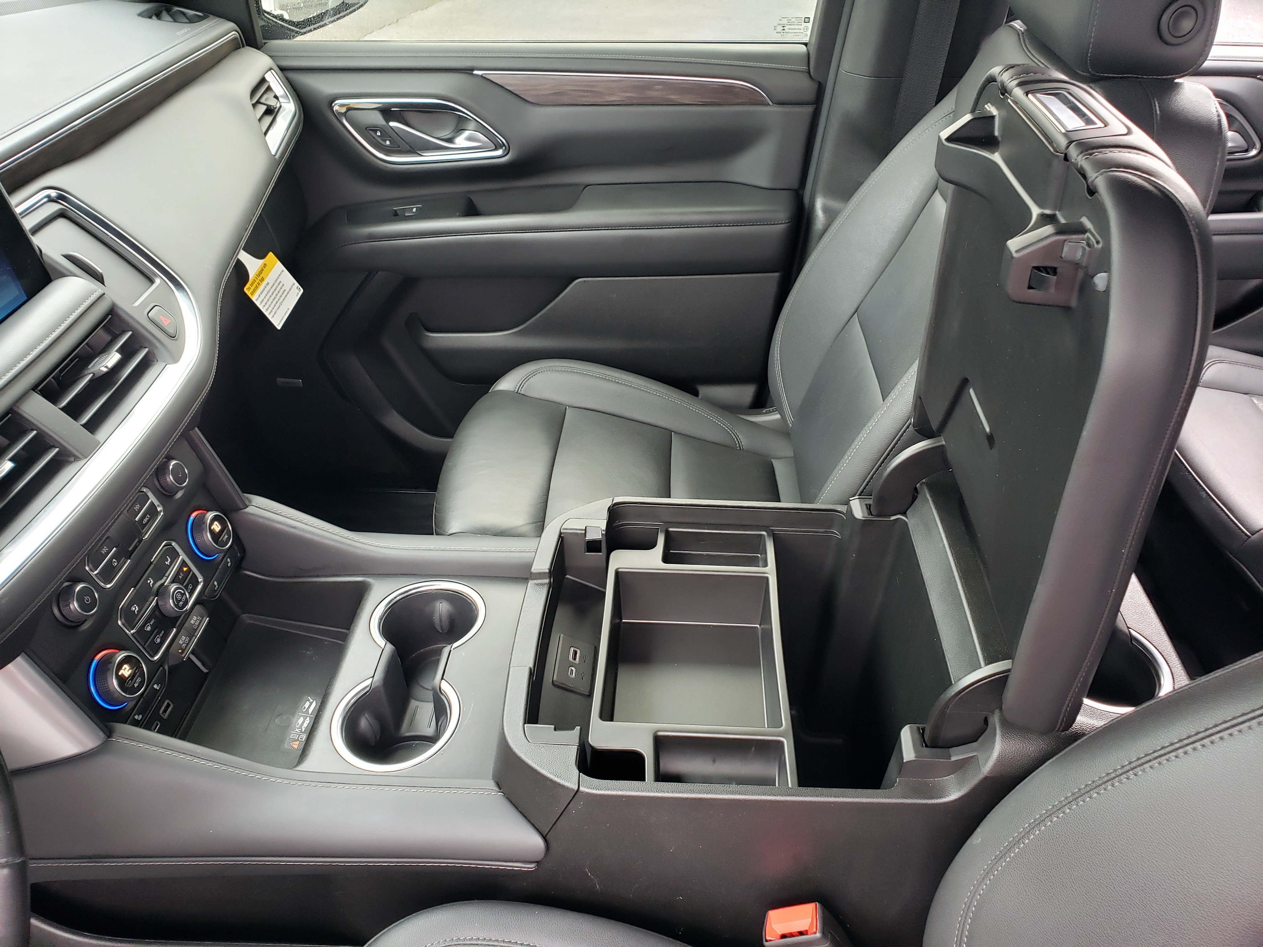 Used 2022 Chevrolet Suburban Z71 w/ Luxury Package image 29