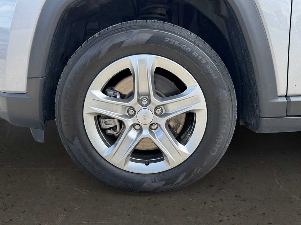 Used 2024 Jeep Compass Latitude image 10