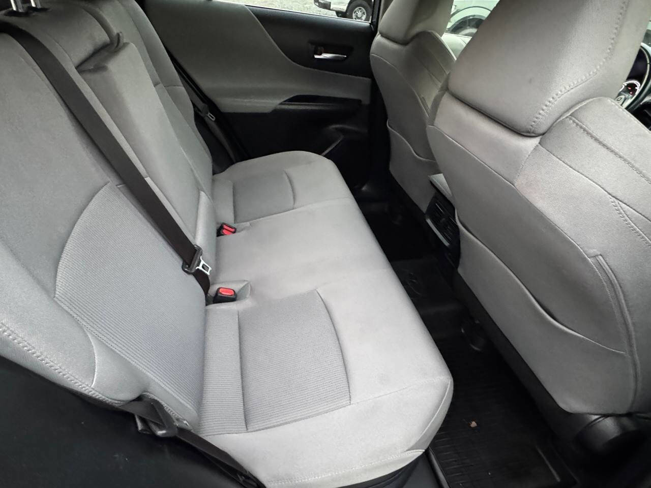 Used 2022 Toyota Venza LE AWD/4WD image 19