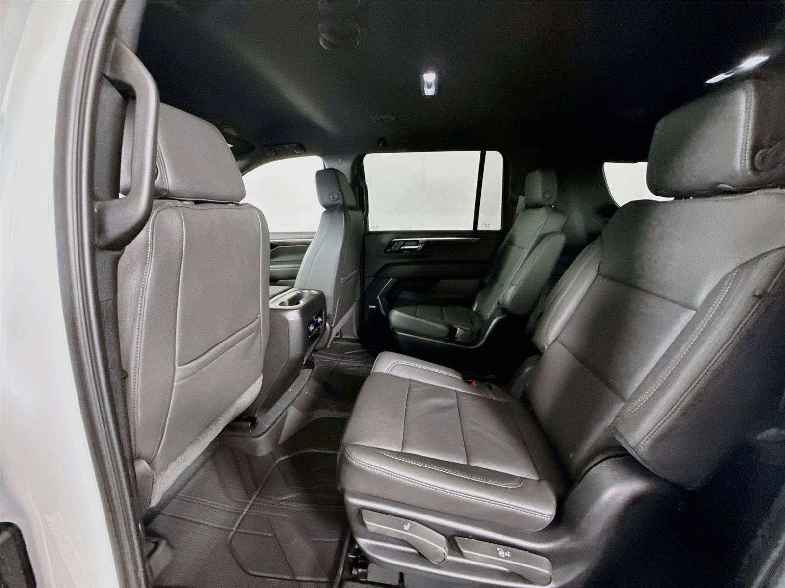 New 2026 Chevrolet Suburban LT w/ Comfort Package AWD/4WD image 18