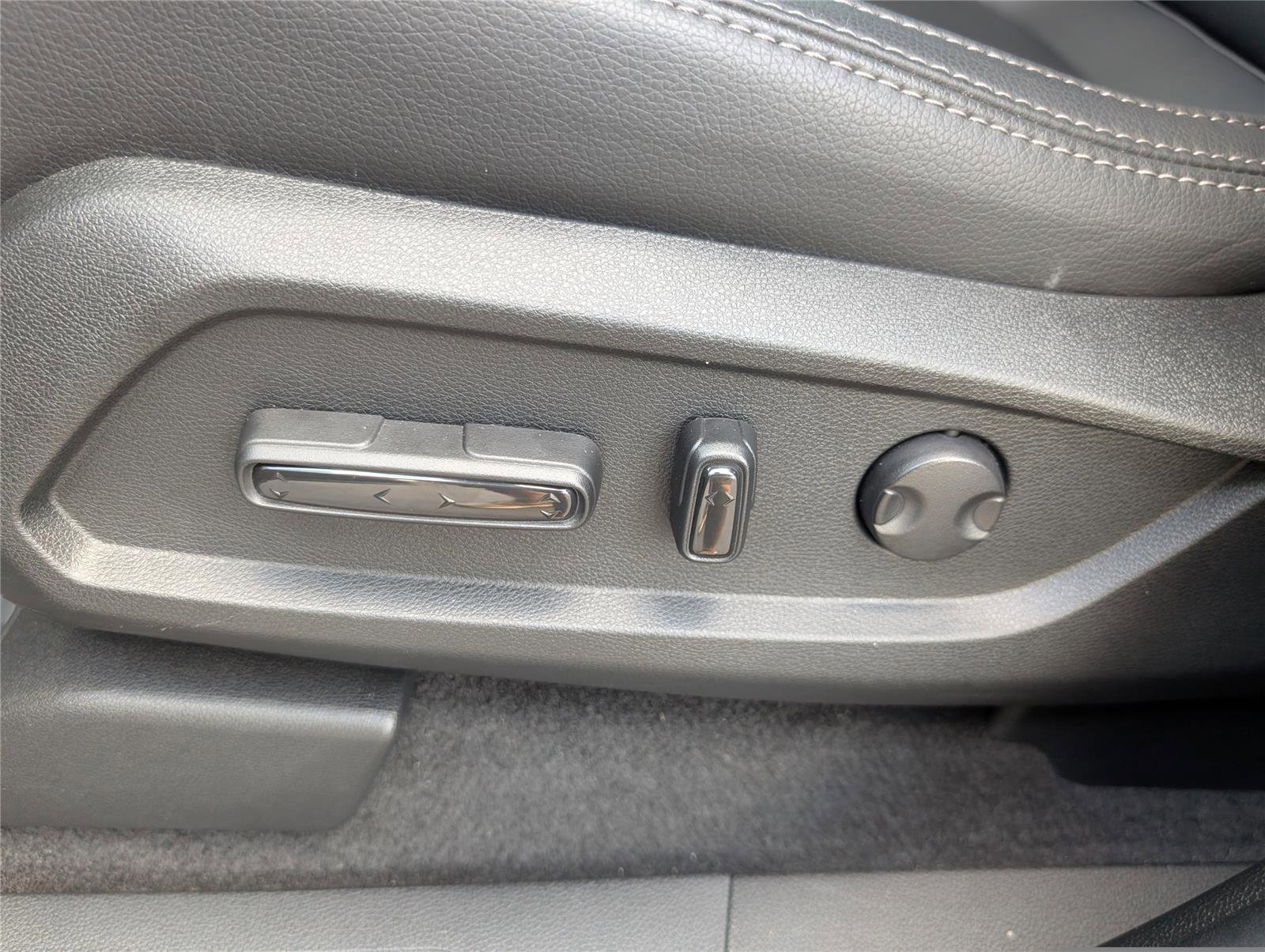 Used 2025 Honda Pilot EX-L image 13