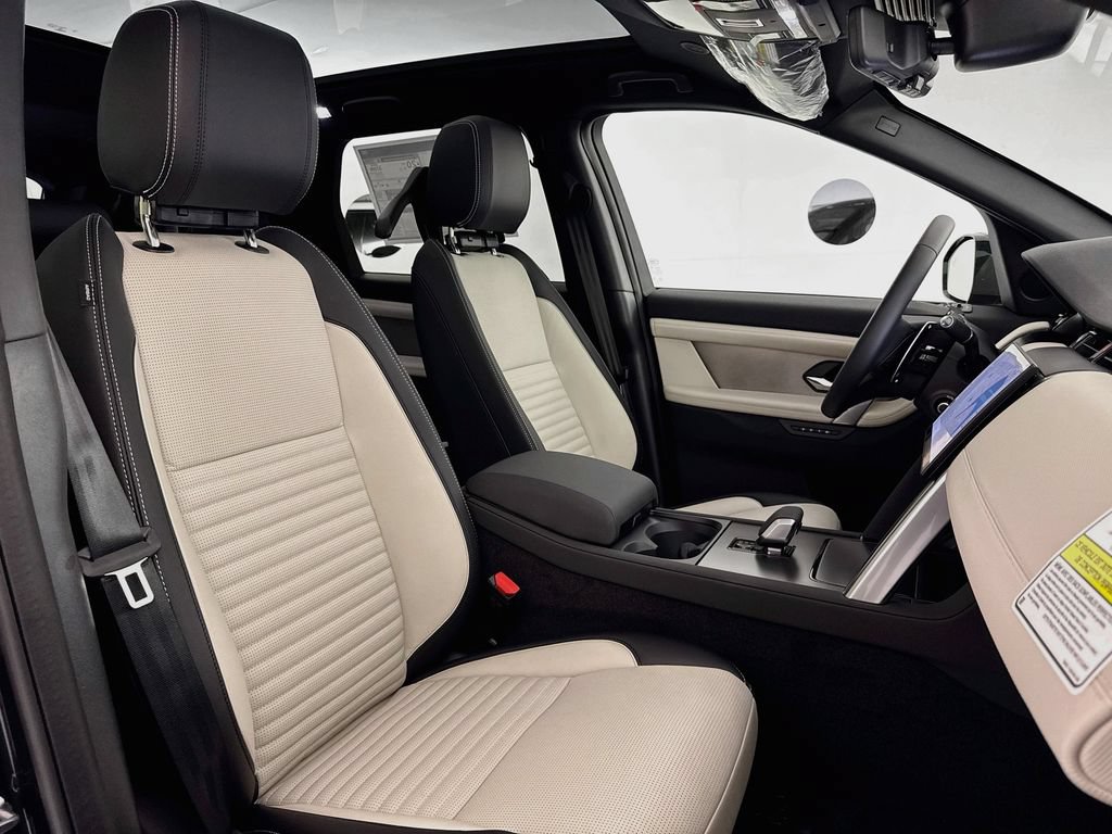 New 2026 Land Rover Discovery Sport Landmark AWD/4WD image 30