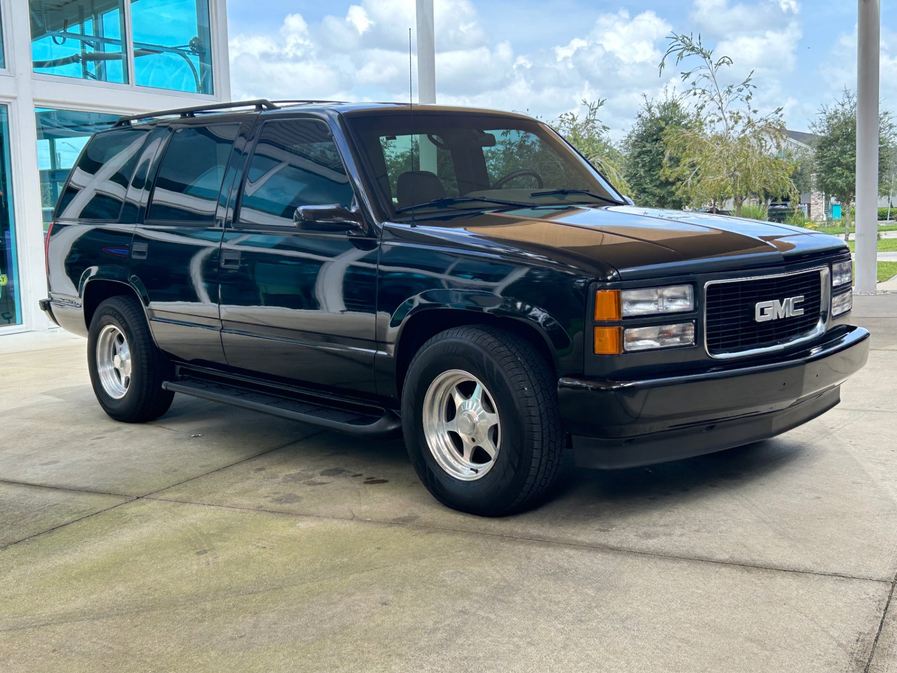 Used 1996 GMC Yukon SLE image 3