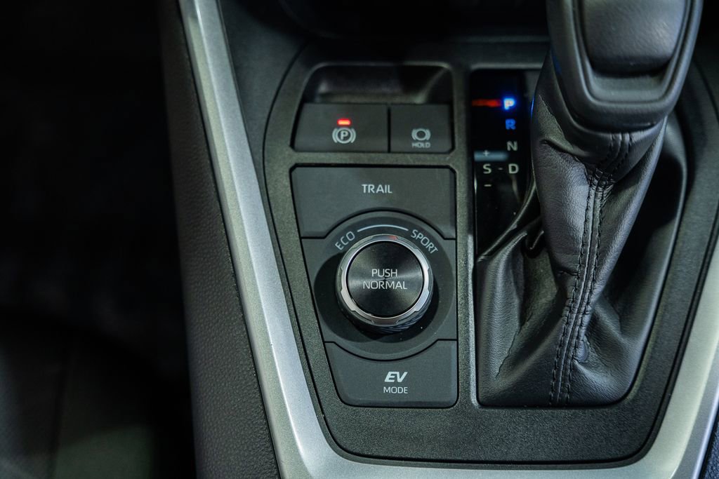 Used 2025 Toyota RAV4 XLE image 22