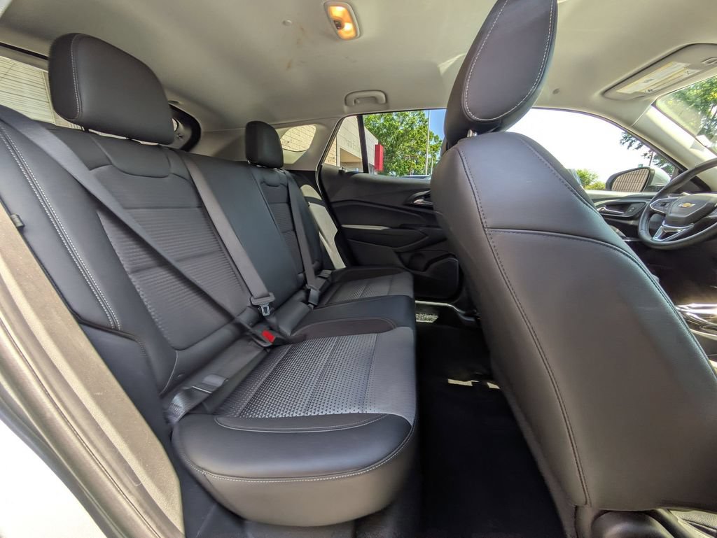 Used 2025 Chevrolet Trax LT w/ LT Convenience Package FWD image 29