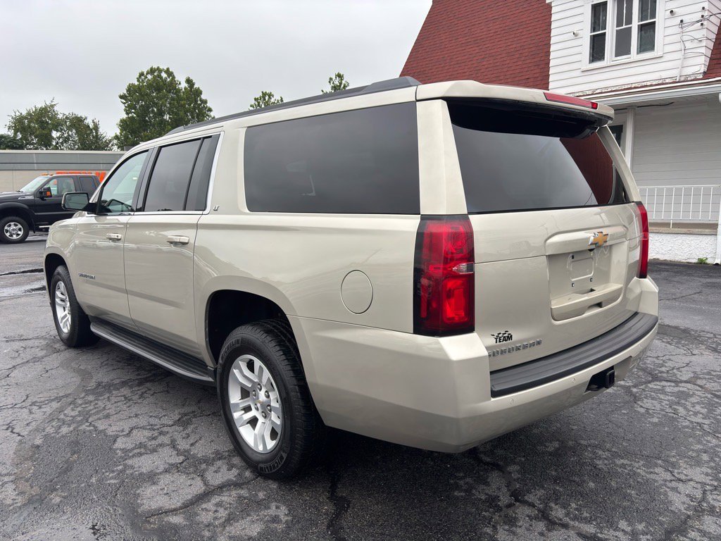 Used 2017 Chevrolet Suburban LT image 5