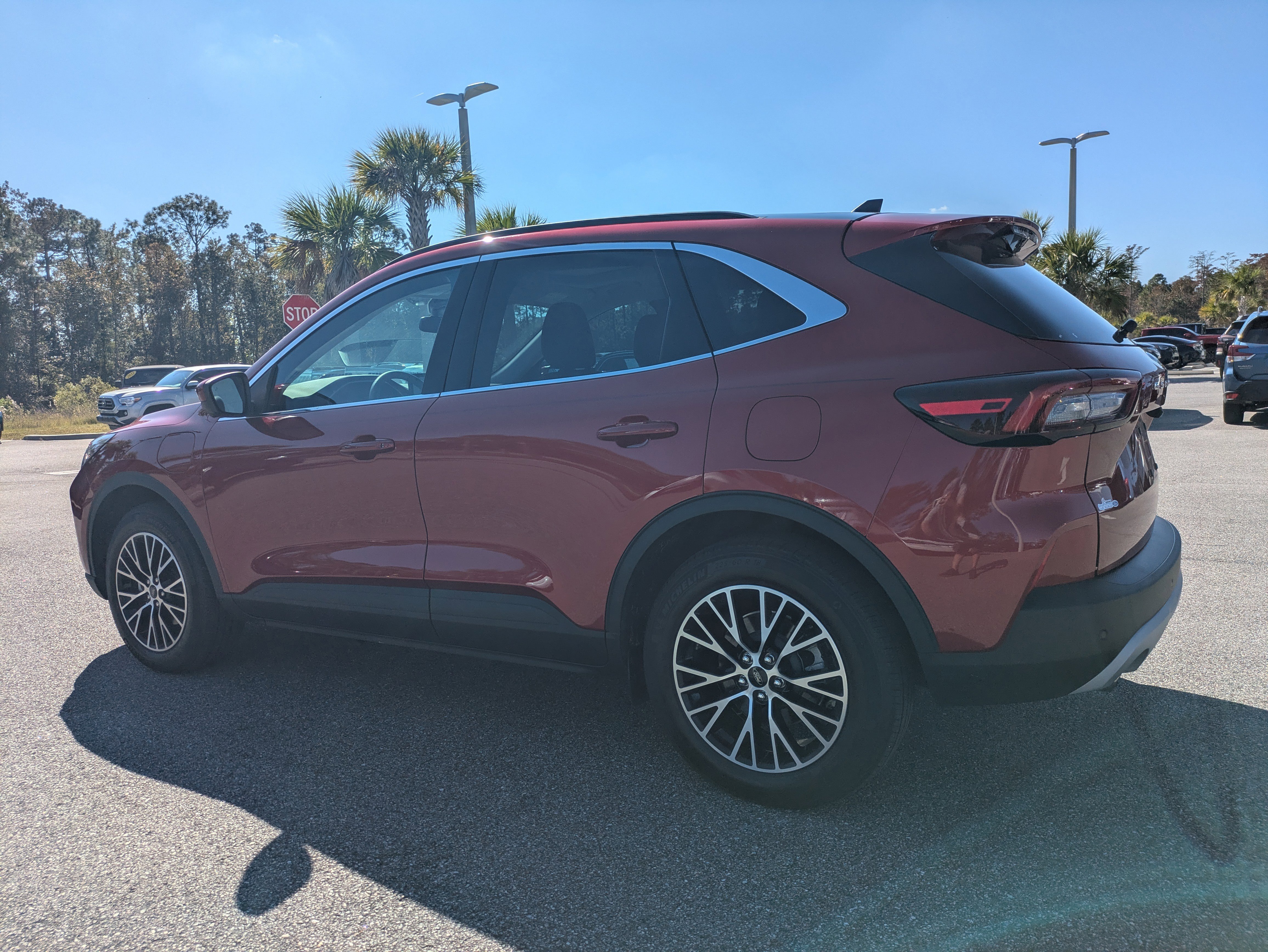 Used 2025 Ford Escape SE w/ PHEV Premium Package image 6