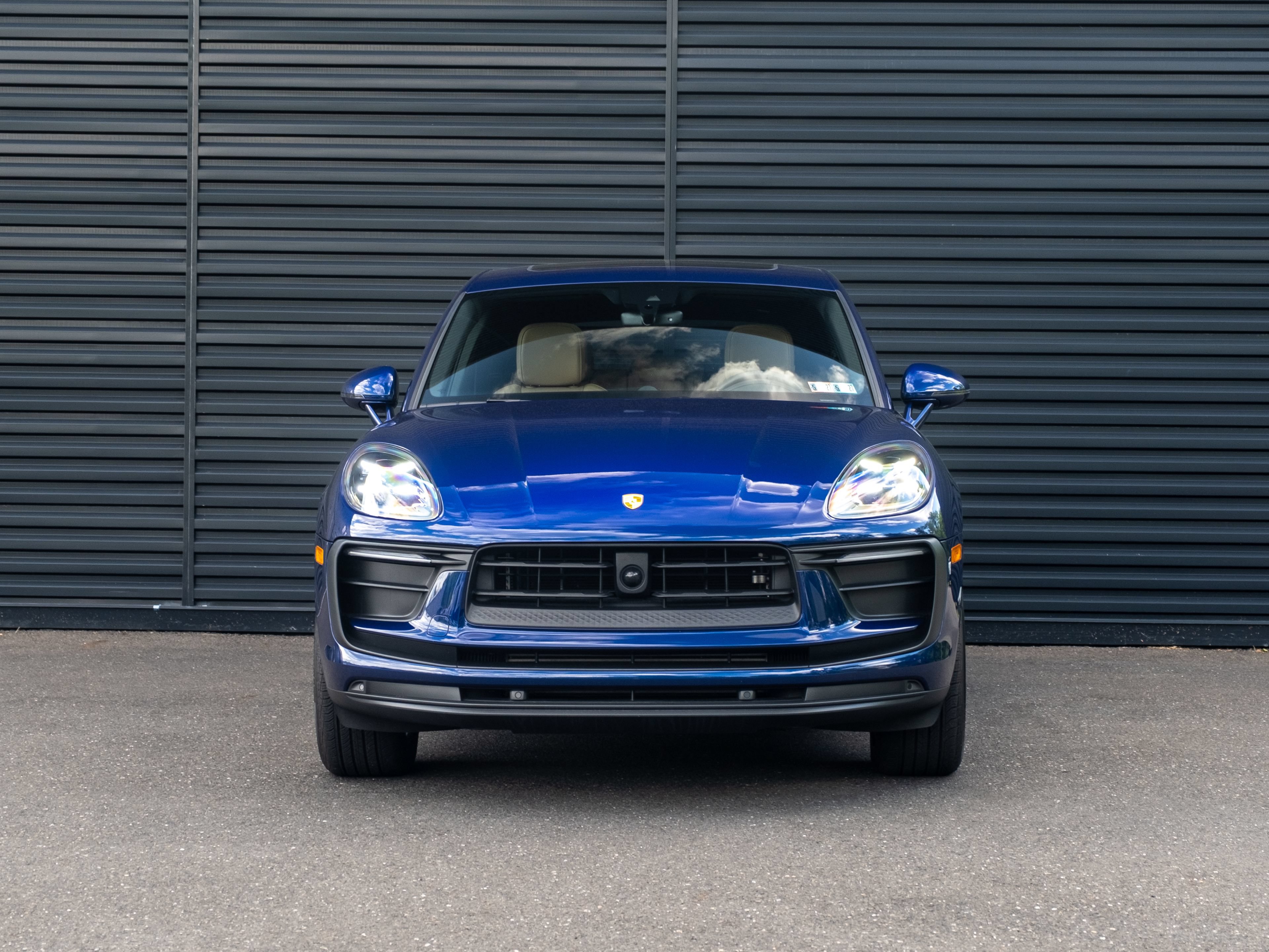Certified 2024 Porsche Macan AWD/4WD image 11