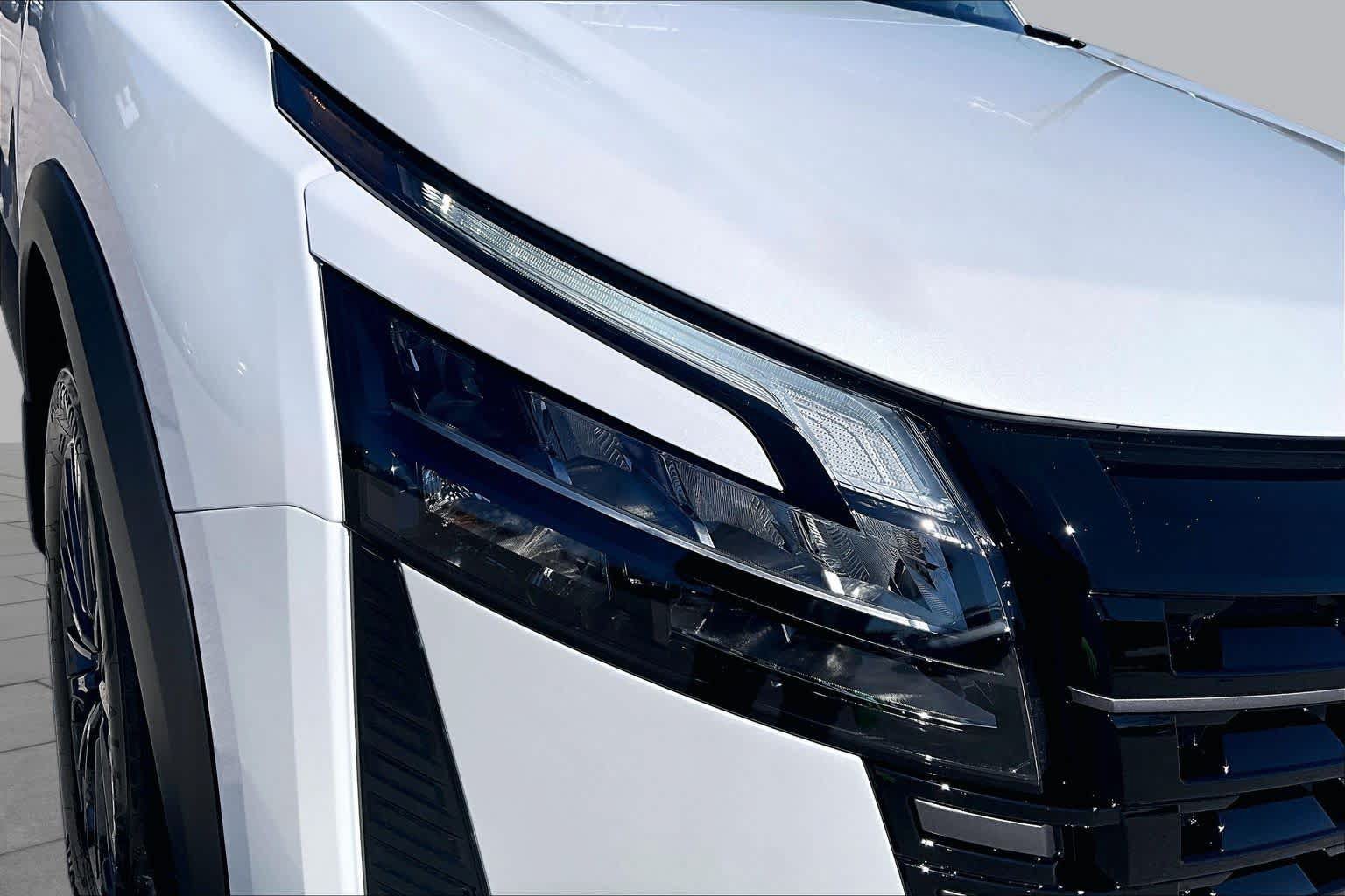 New 2026 Nissan Pathfinder SL FWD image 13