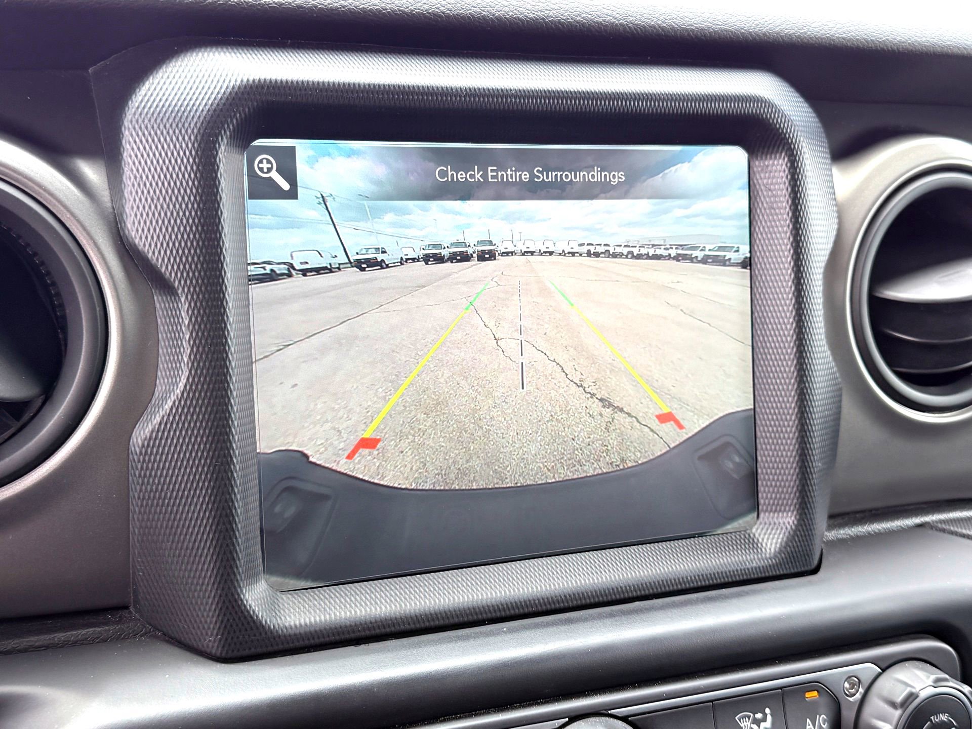 Used 2021 Jeep Gladiator Willys AWD/4WD image 17