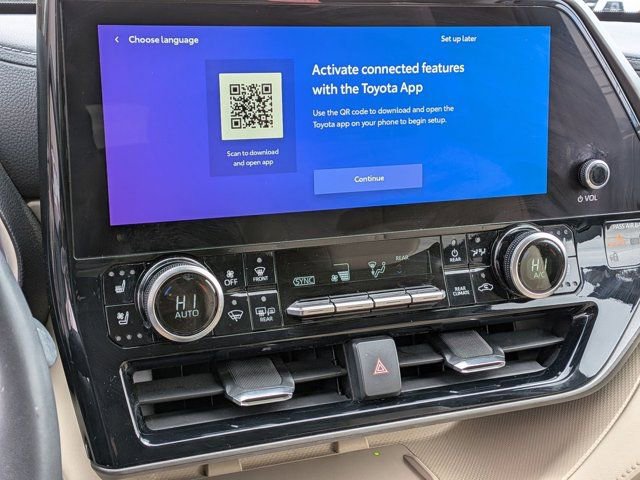 Used 2023 Toyota Highlander Limited image 25