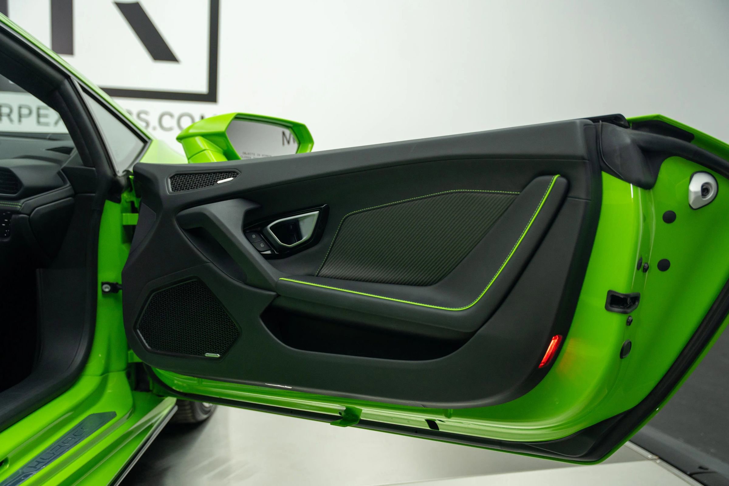 Used 2020 Lamborghini Huracan EVO image 25