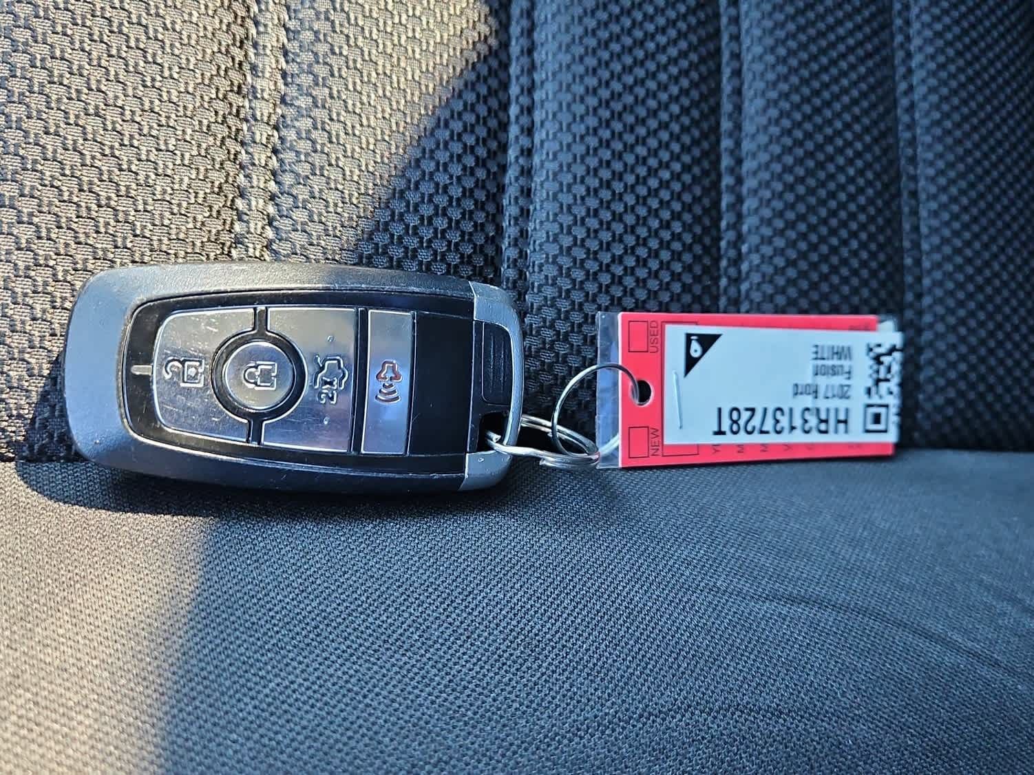 Used 2017 Ford Fusion SE w/ Fusion SE Technology Package image 20