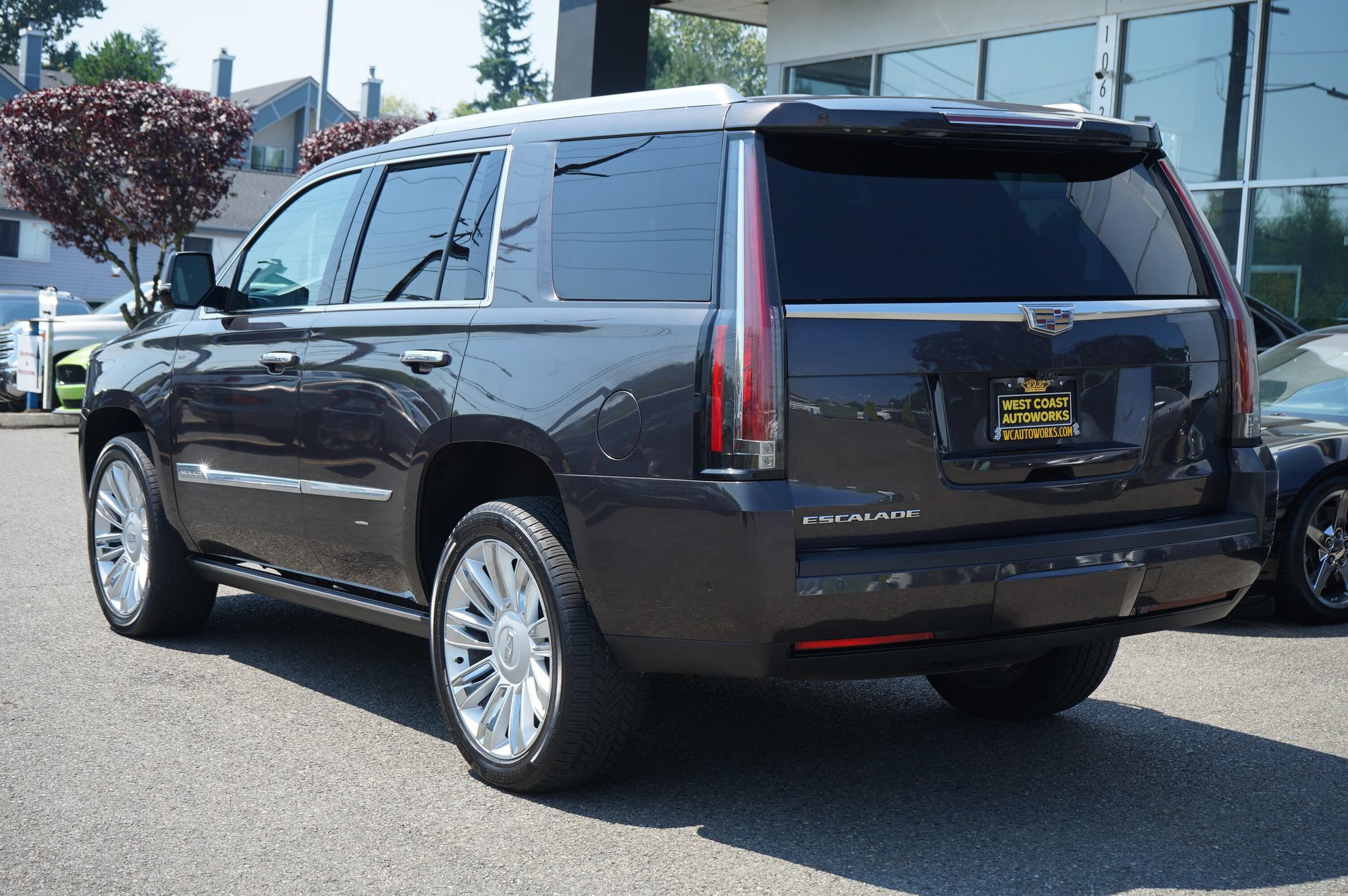 Used 2017 Cadillac Escalade Platinum AWD/4WD image 3