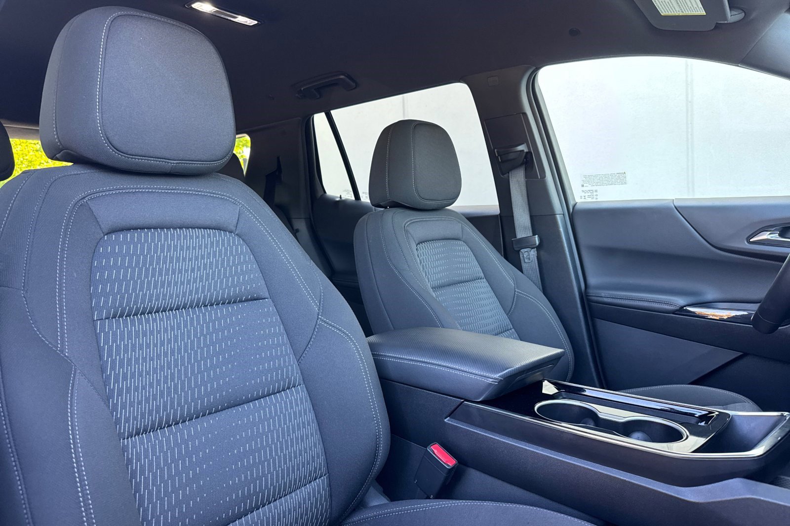 Used 2025 Chevrolet Equinox LT FWD image 30