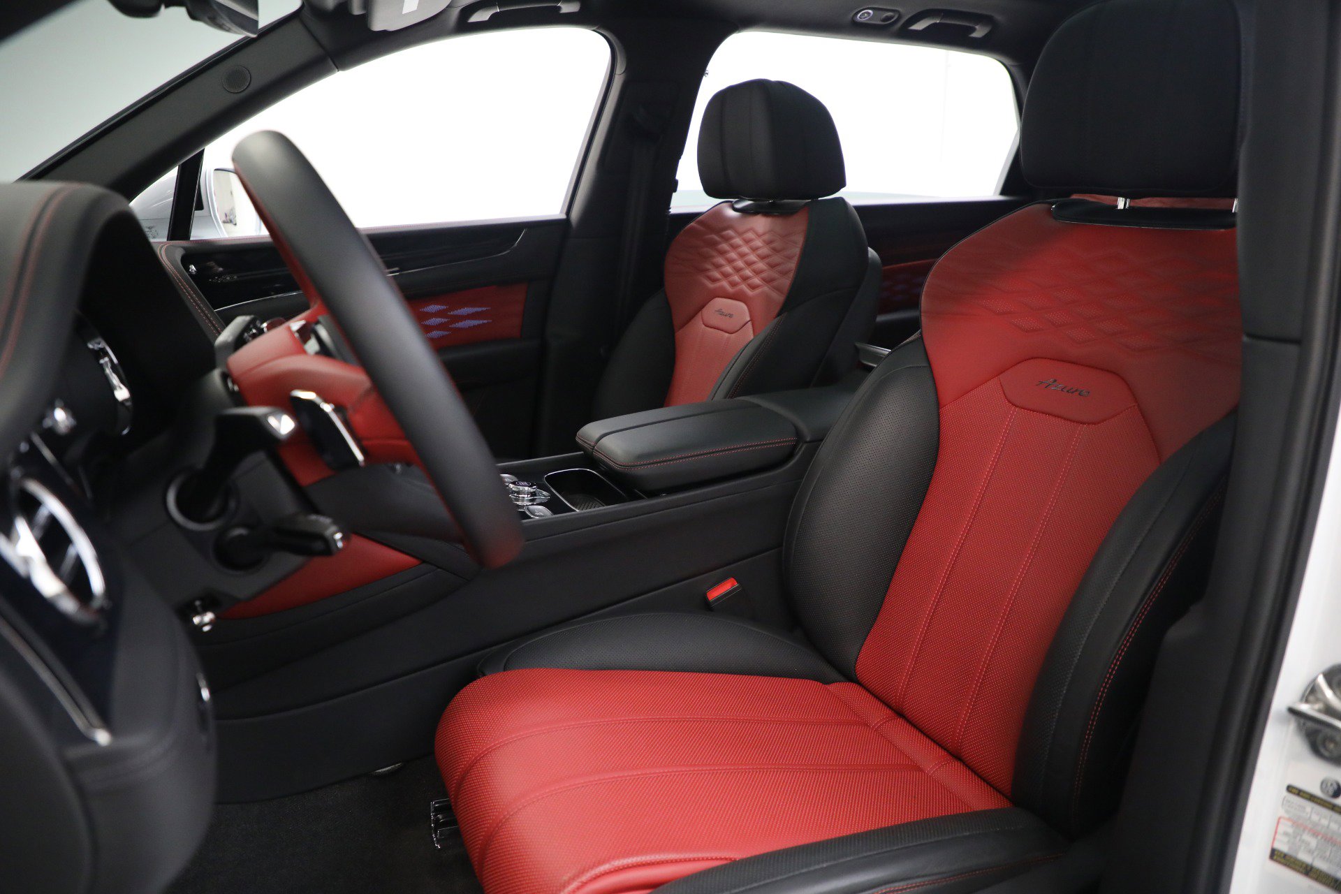 Used 2025 Bentley Bentayga Extended Wheelbase image 17