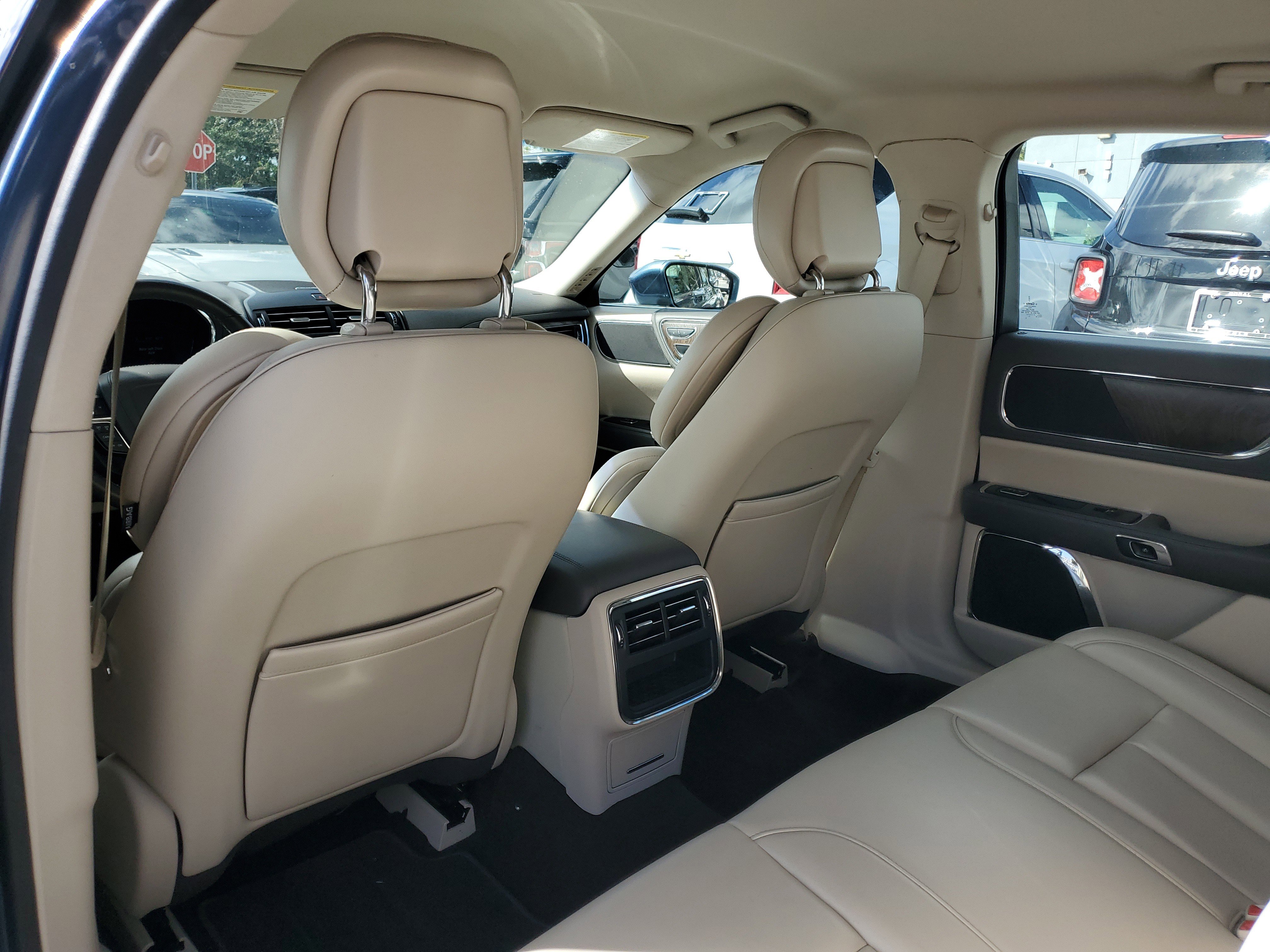 Used 2018 Lincoln Continental Premiere image 9