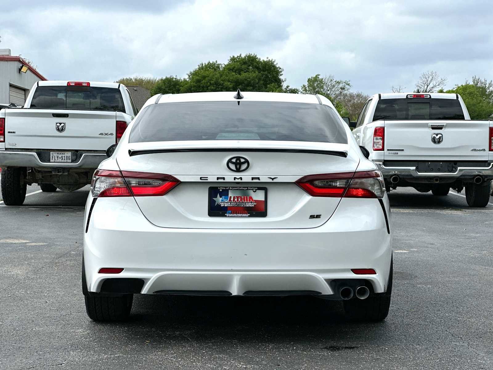 Used 2023 Toyota Camry SE image 14