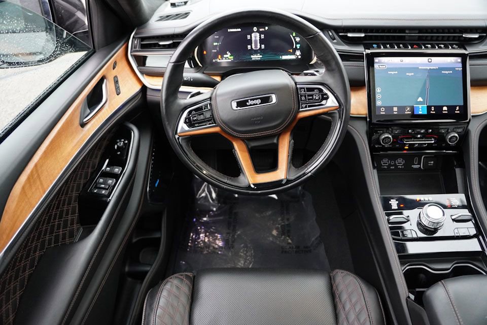 Used 2022 Jeep Grand Cherokee Summit image 20