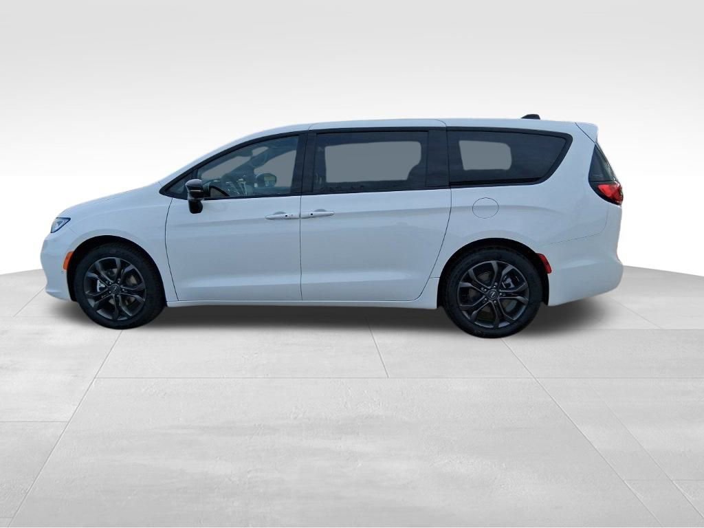 New 2026 Chrysler Pacifica Select image 15