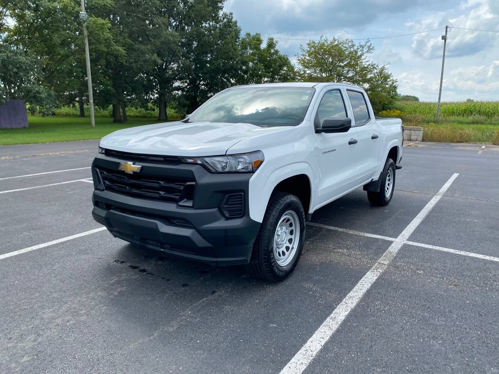 Used 2025 Chevrolet Colorado W/T RWD image 3