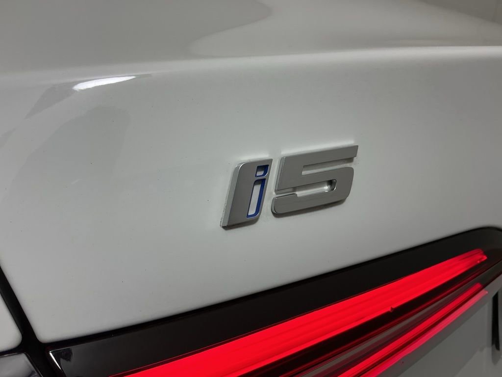 Certified 2025 BMW i5 eDrive40i image 31