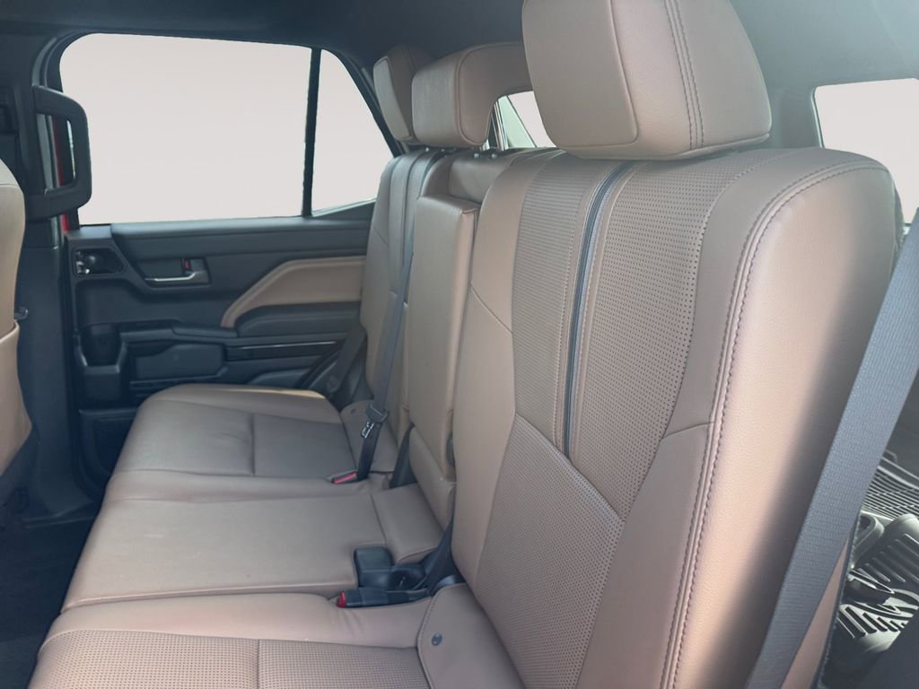 Used 2025 Toyota 4Runner Limited w/ Tow Technology Package image 13