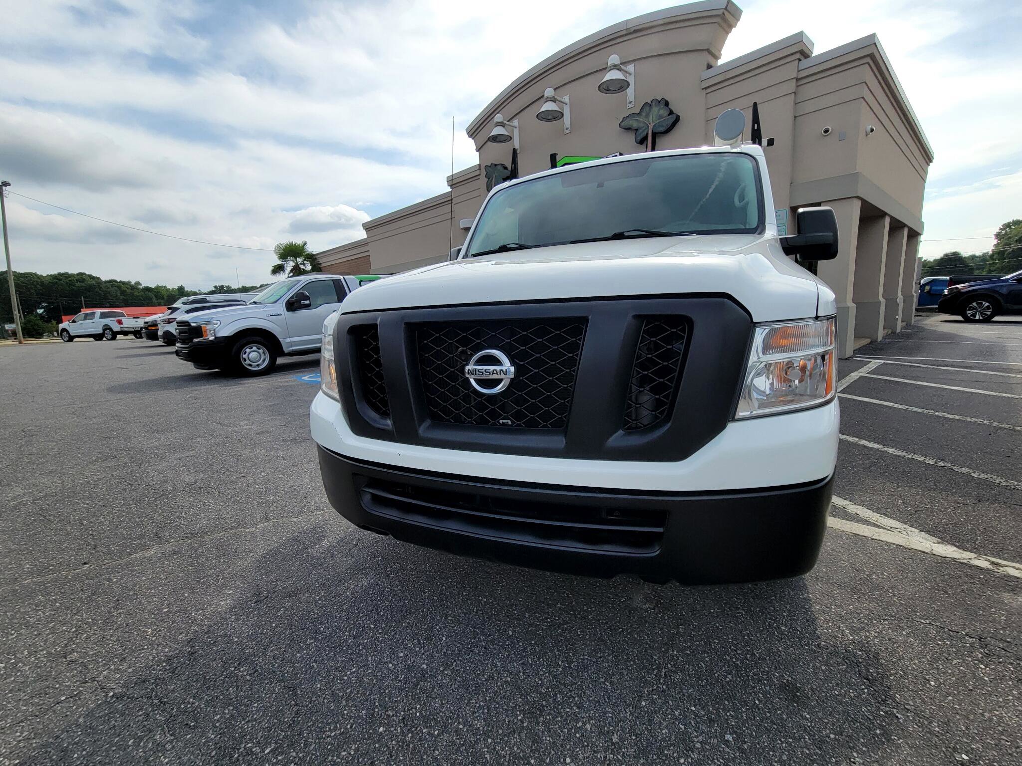 Used 2020 Nissan NV 2500 SV image 7