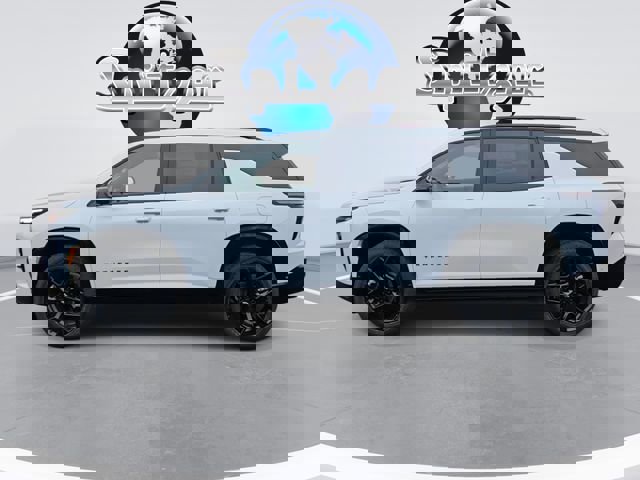 New 2026 Chevrolet Traverse RS w/ LPO, Floor Liner Package image 5