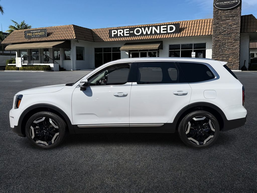 Used 2025 Kia Telluride EX w/ EX Captain's Chair Package FWD image 4