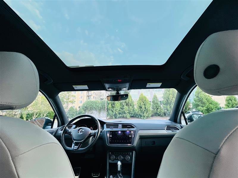 Used 2021 Volkswagen Tiguan SE R-Line image 29