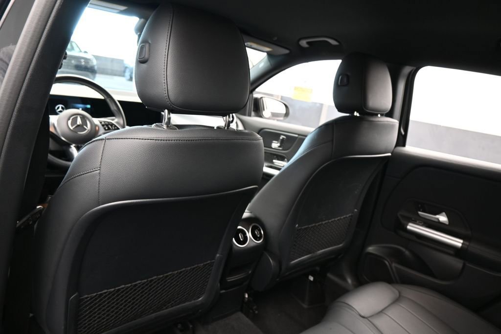 Used 2025 Mercedes-Benz GLA 250 image 32