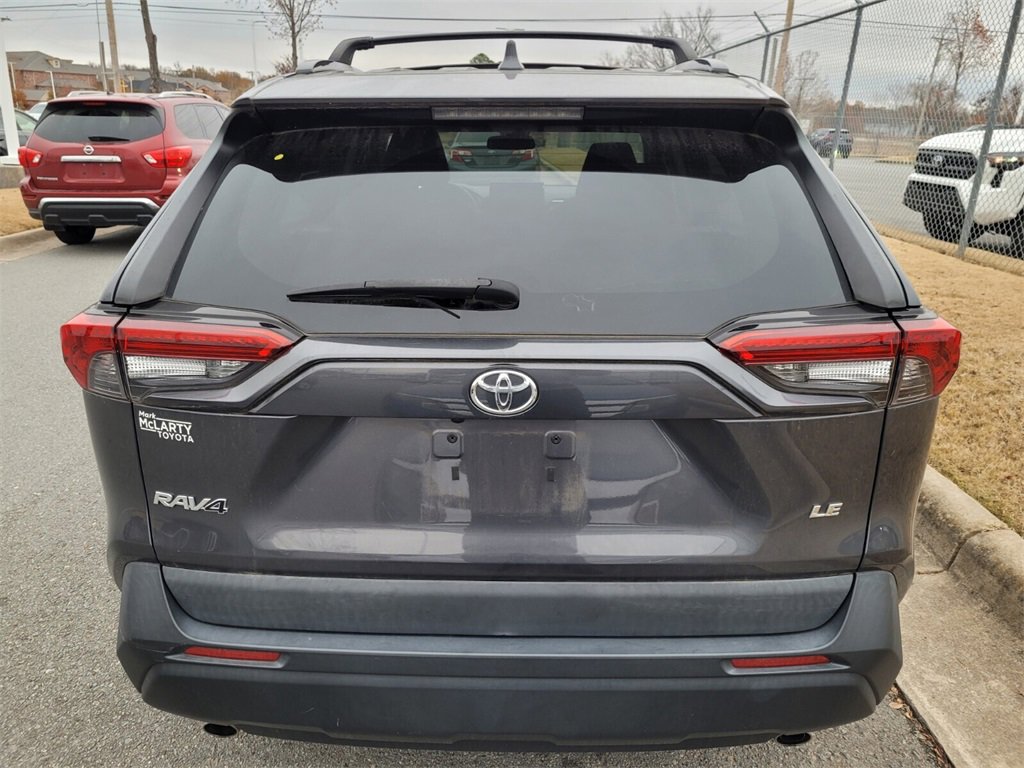 Used 2020 Toyota RAV4 LE image 8