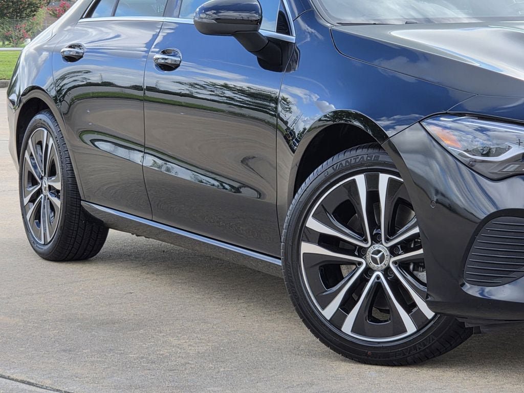 Used 2025 Mercedes-Benz CLA 250 4MATIC w/ Exclusive Package image 11