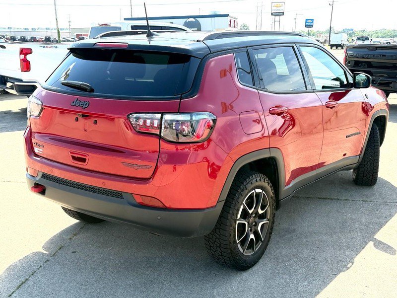 Used 2025 Jeep Compass Trailhawk AWD/4WD image 4