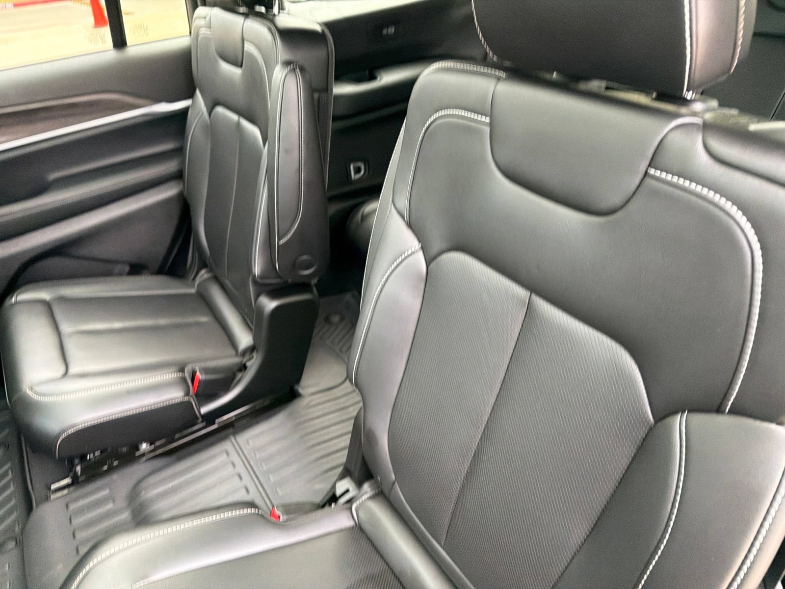 Used 2026 Jeep Grand Cherokee L Limited w/ Luxury Tech Group II RWD image 19