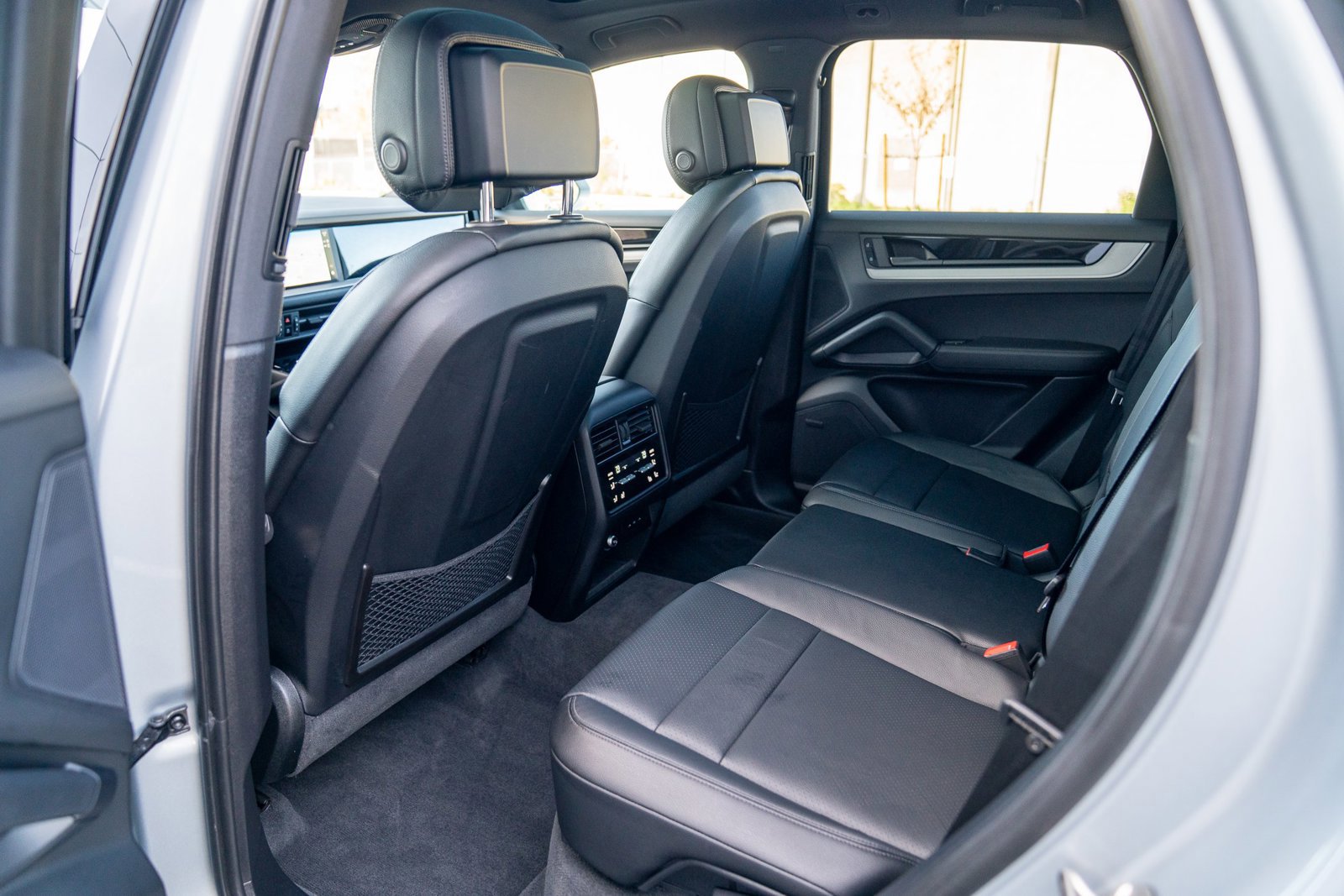 Used 2025 Porsche Cayenne image 23