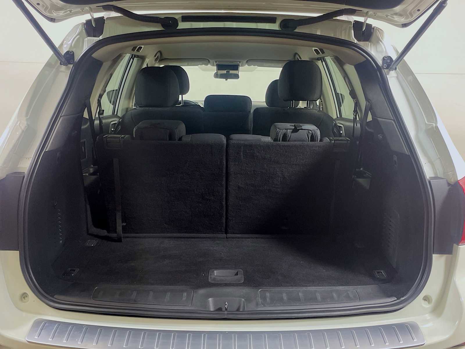 Used 2020 Nissan Pathfinder S image 23