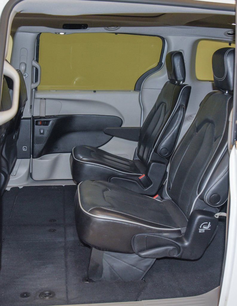 Used 2023 Chrysler Pacifica Limited image 4