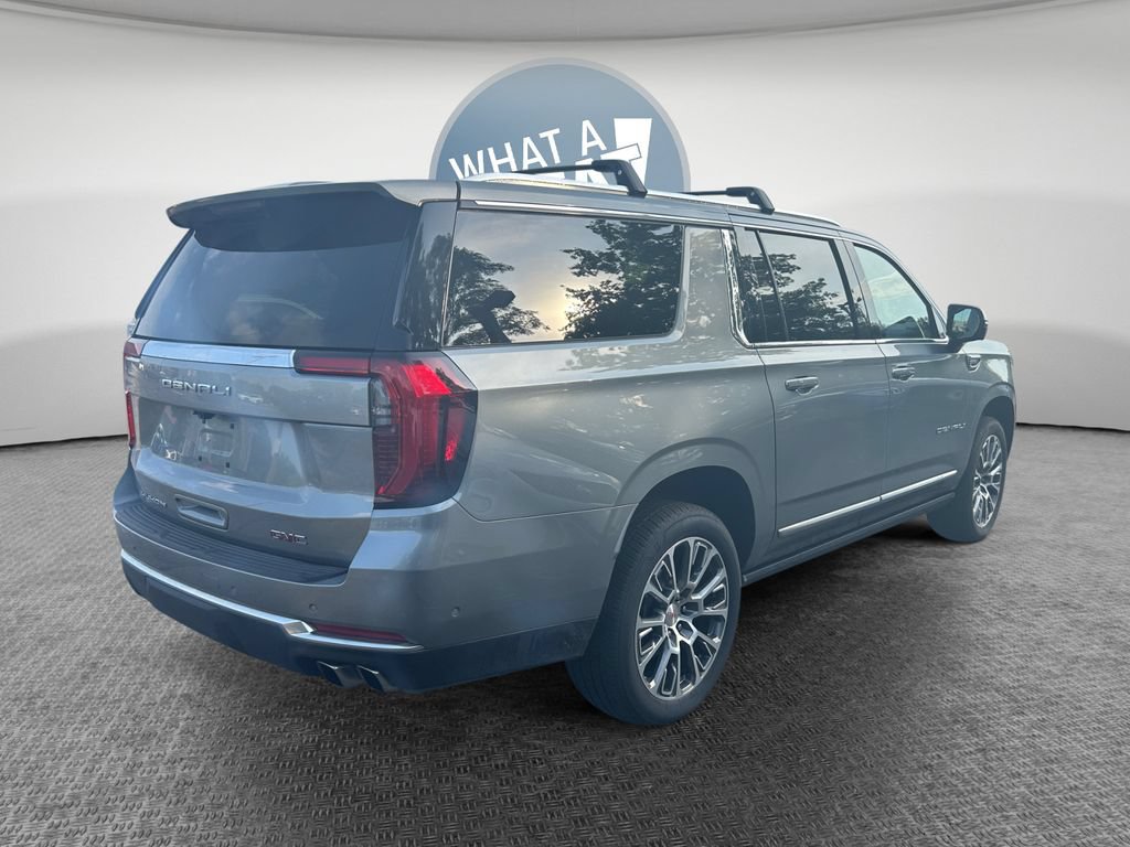 Used 2026 GMC Yukon XL Denali w/ Sun & Power Step Package AWD/4WD image 3